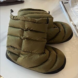 Sierra Designs Olive Green Duck Down Insulted Quilted Booties